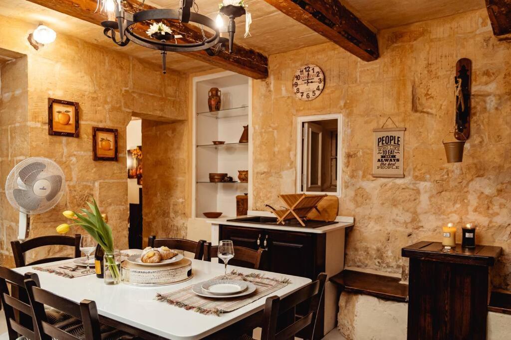 Enchanting 2Bdr Townhouse In Valletta Centre! Exterior foto